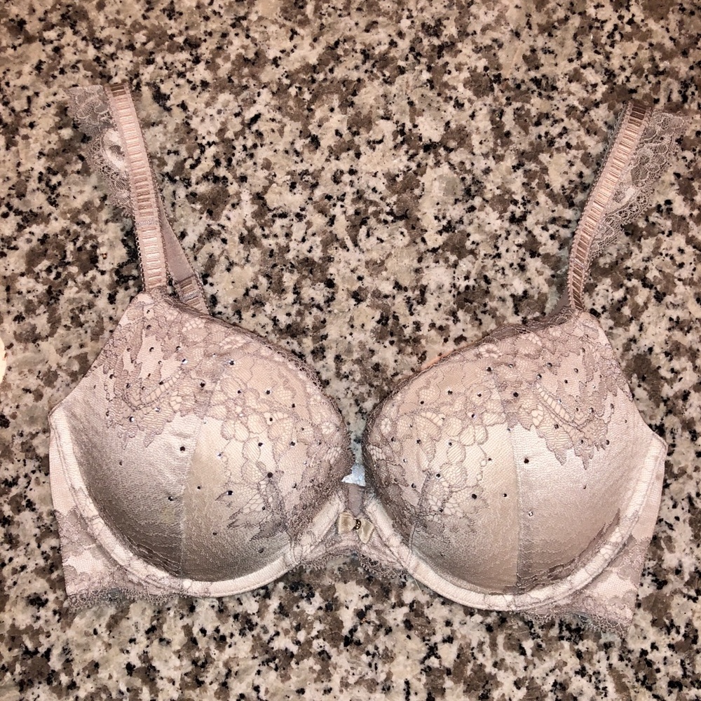 Victoria’s Secret very sexy push up bra size 34D